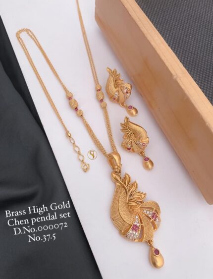 Brass High Gold Pendant Set